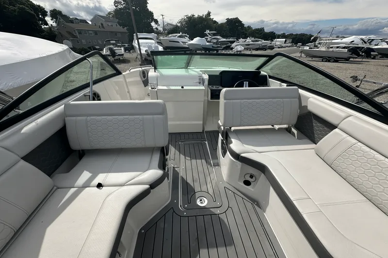 Slide: The Image of Sea Ray 250SDX OB 2020 - 19
