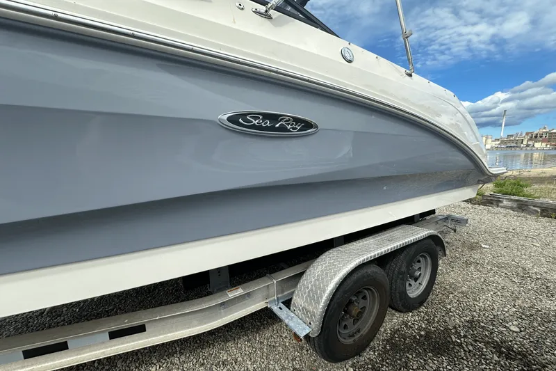 Slide: The Image of Sea Ray 250SDX OB 2020 - 2