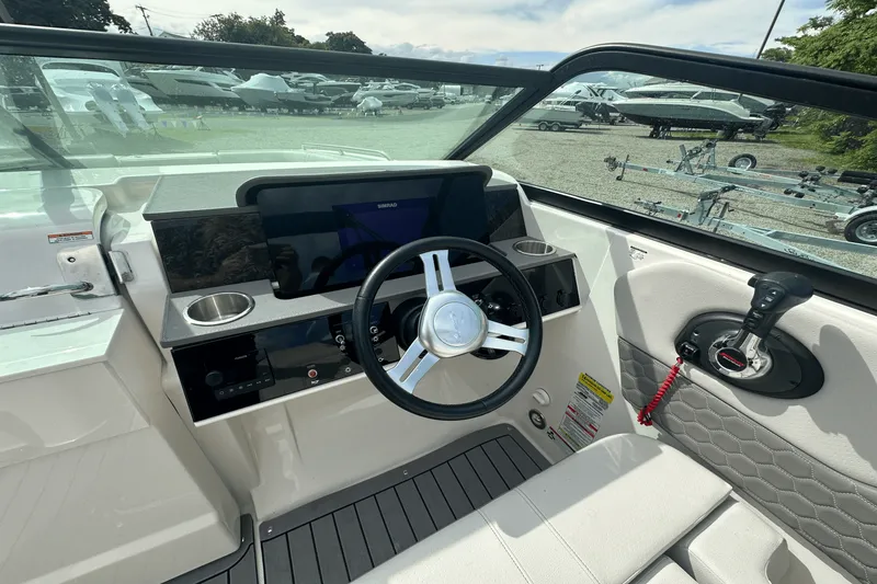 Slide: The Image of Sea Ray 250SDX OB 2020 - 21