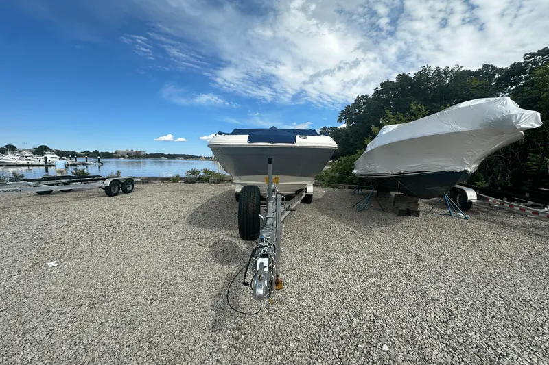 Slide: The Image of Sea Ray 250SDX OB 2020 - 3