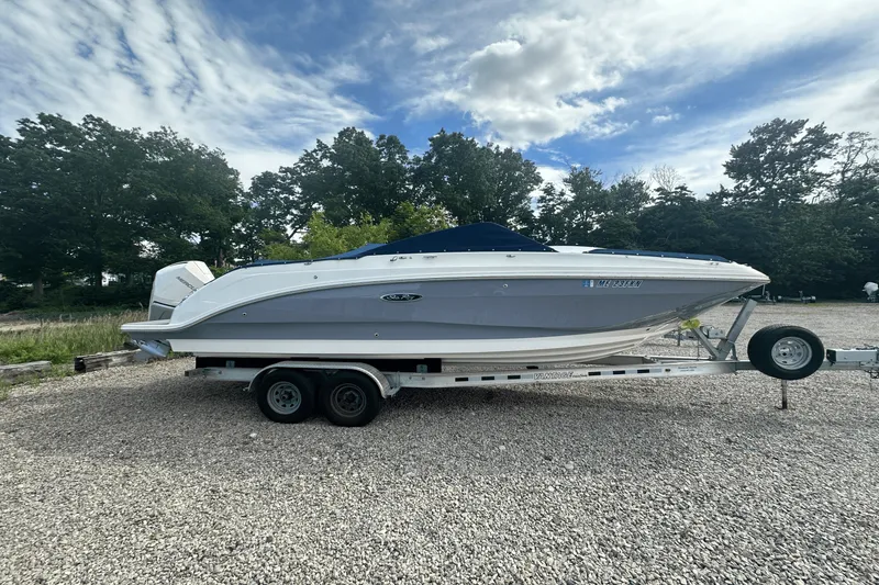 Slide: The Image of Sea Ray 250SDX OB 2020 - 5