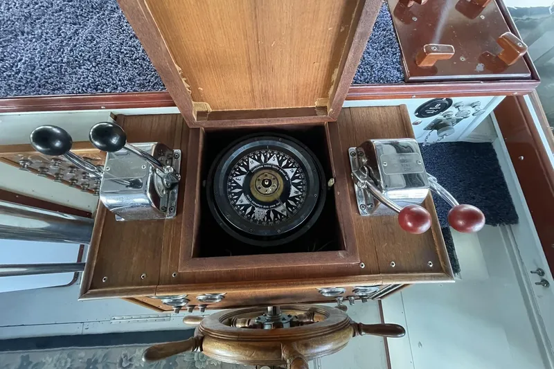 Slide: The Image of Matthews De Luxe Sedan 1947 - 12