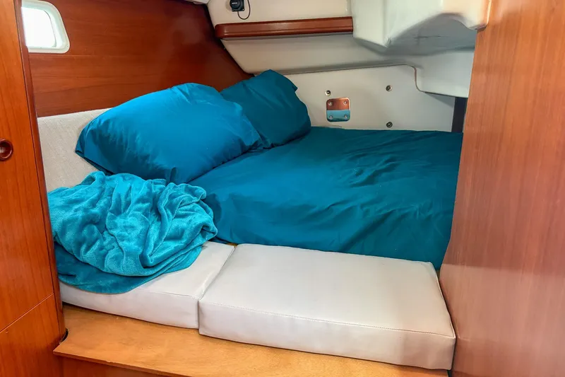 Slide: The Image of Beneteau Oceanis 361 2001 - 16