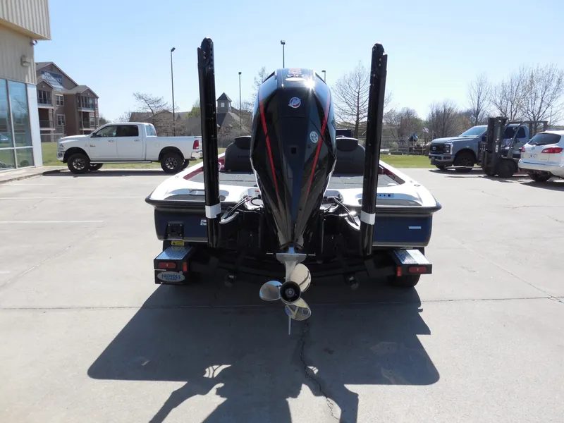 Slide: The Image of Caymas CX 20 PRO 2025 - 3