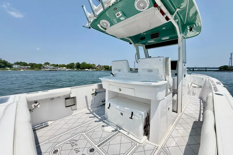 Slide: The Image of Everglades 295 Center Console 2015 - 8