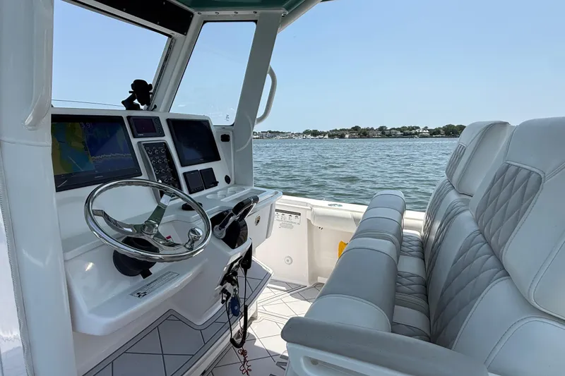 Slide: The Image of Everglades 295 Center Console 2015 - 18