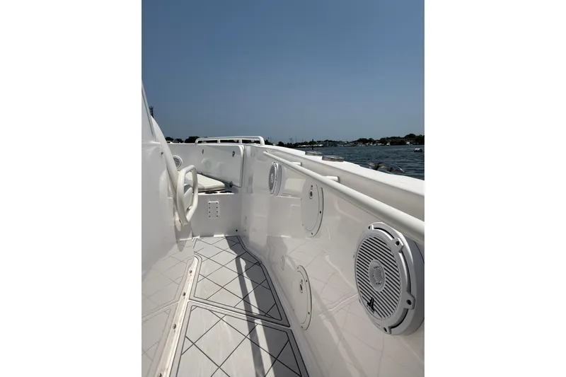 Slide: The Image of Everglades 295 Center Console 2015 - 23