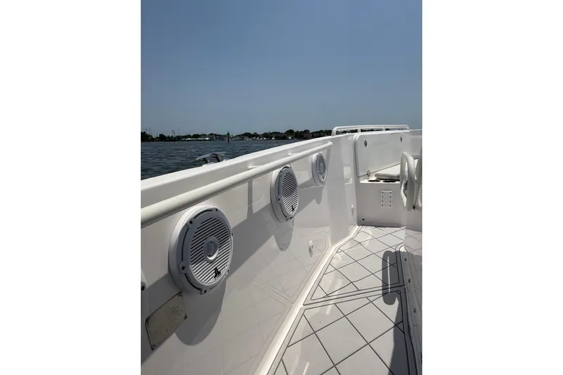 Slide: The Image of Everglades 295 Center Console 2015 - 22