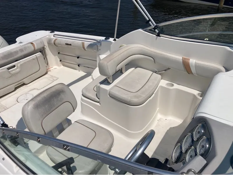 Slide: The Image of Wellcraft 252 COASTAL 2004 - 4