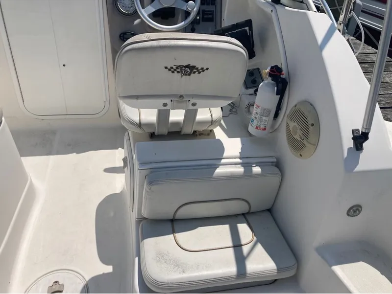 Slide: The Image of Wellcraft 252 COASTAL 2004 - 9