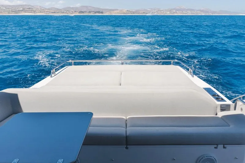 Slide: The Image of Azimut 60 2020 - 14