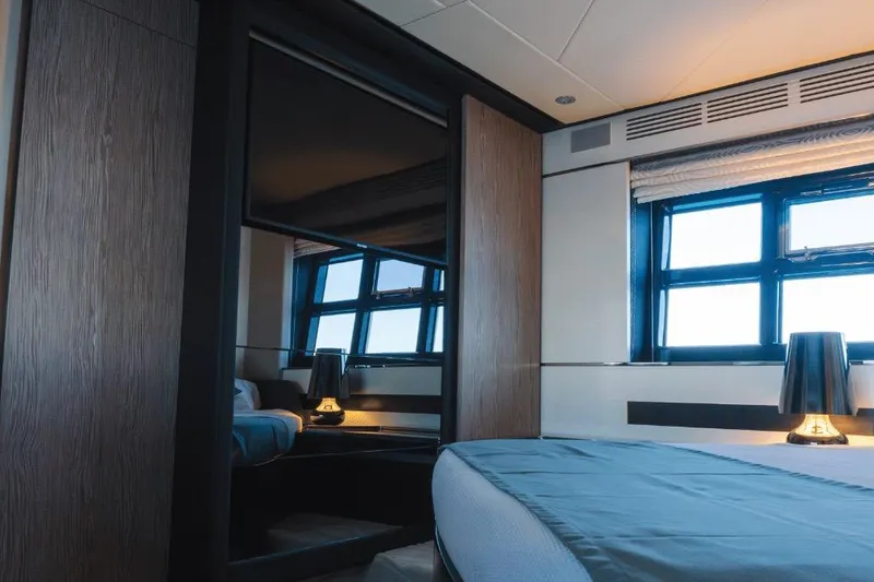 Slide: The Image of Azimut 60 2020 - 37