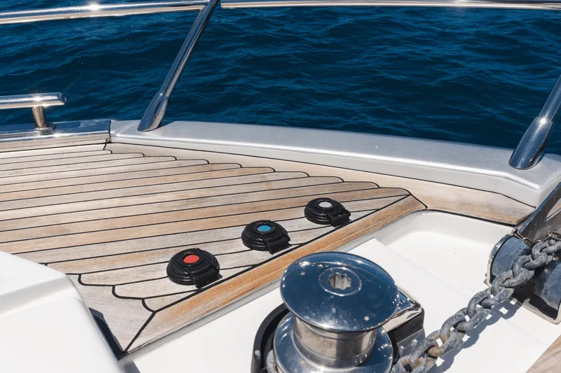 Slide: The Image of Azimut 60 2020 - 3