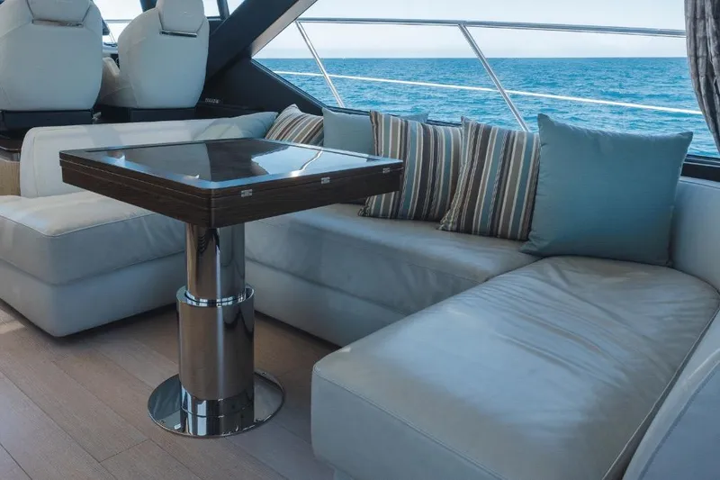 Slide: The Image of Azimut 60 2020 - 22