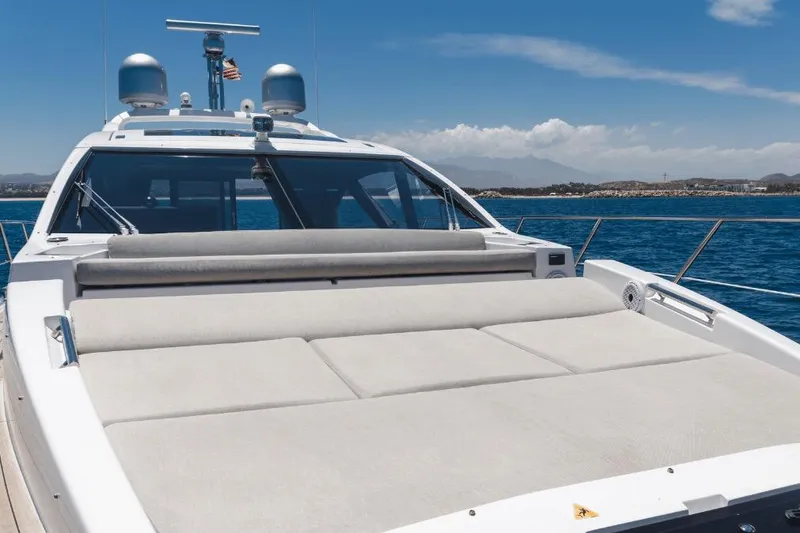 Slide: The Image of Azimut 60 2020 - 16