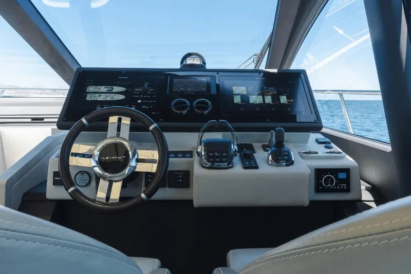 Slide: The Image of Azimut 60 2020 - 20