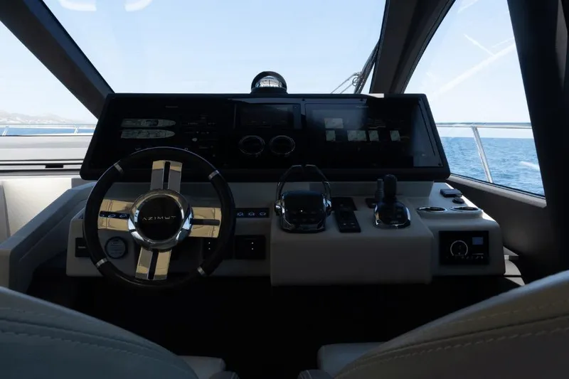 Slide: The Image of Azimut 60 2020 - 21