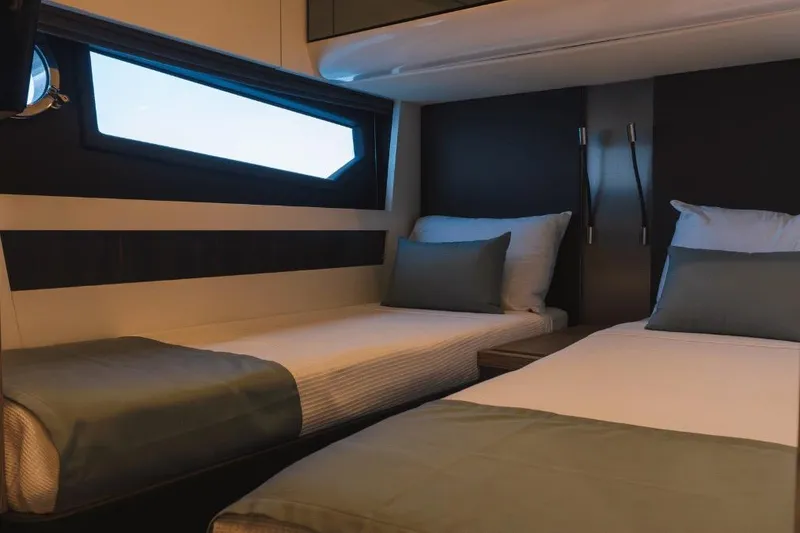 Slide: The Image of Azimut 60 2020 - 48