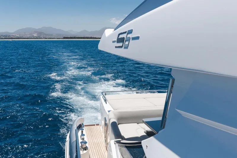 Slide: The Image of Azimut 60 2020 - 12