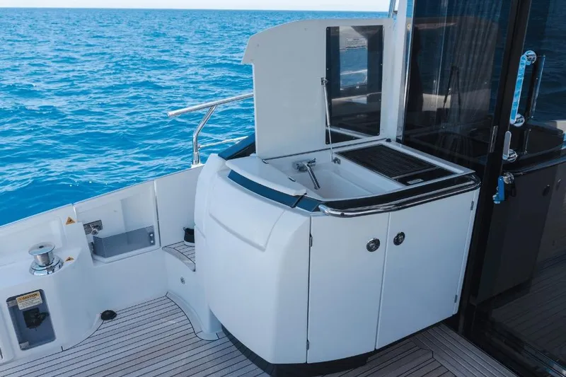 Slide: The Image of Azimut 60 2020 - 54