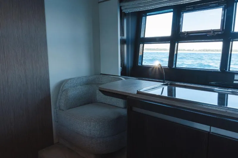 Slide: The Image of Azimut 60 2020 - 10