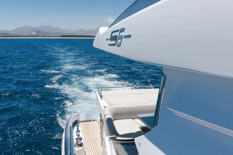 Slide: The Image of Azimut 60 2020 - 15