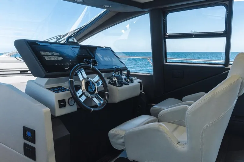 Slide: The Image of Azimut 60 2020 - 29