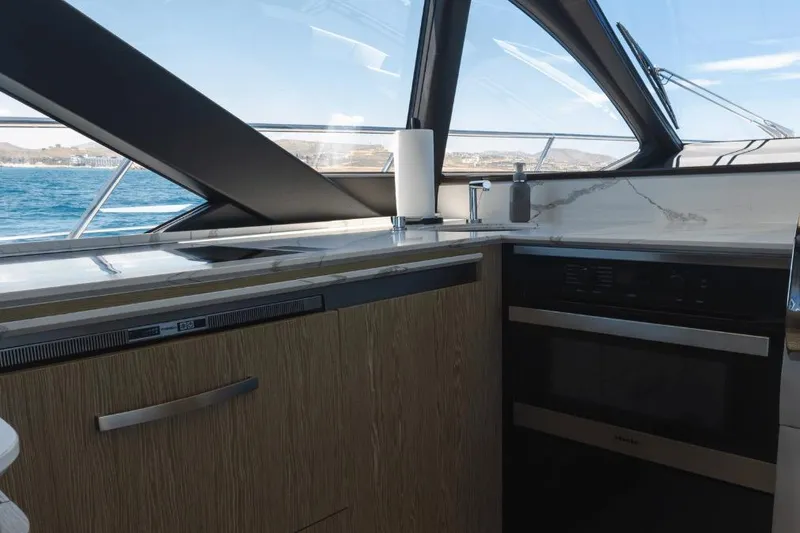 Slide: The Image of Azimut 60 2020 - 30