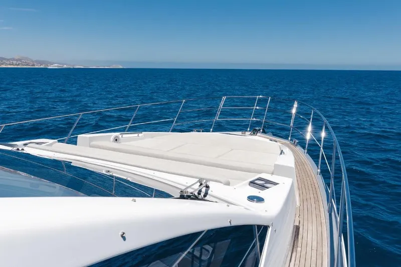 Slide: The Image of Azimut 60 2020 - 4