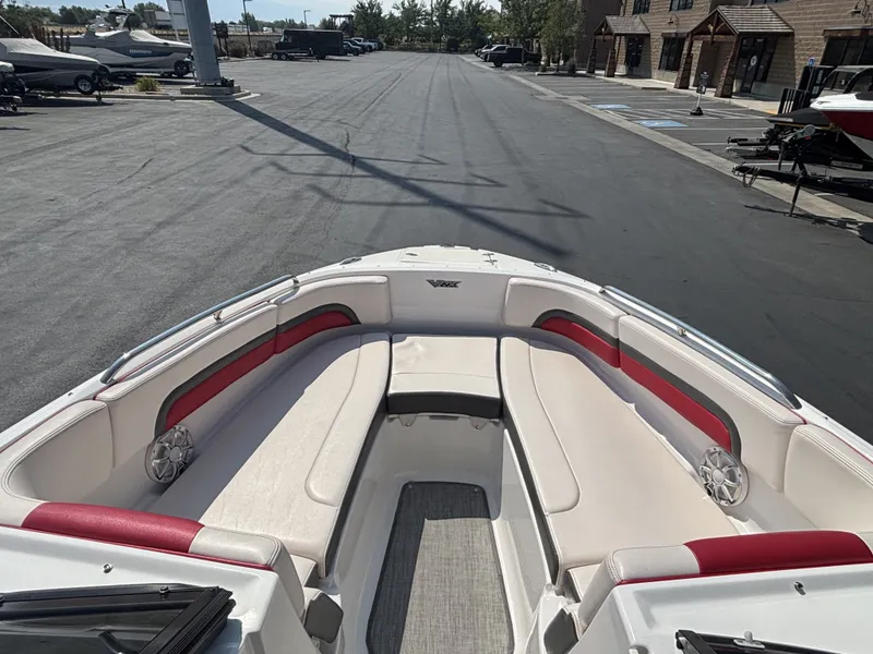 Slide: The Image of Chaparral 243VRX 2018 - 12
