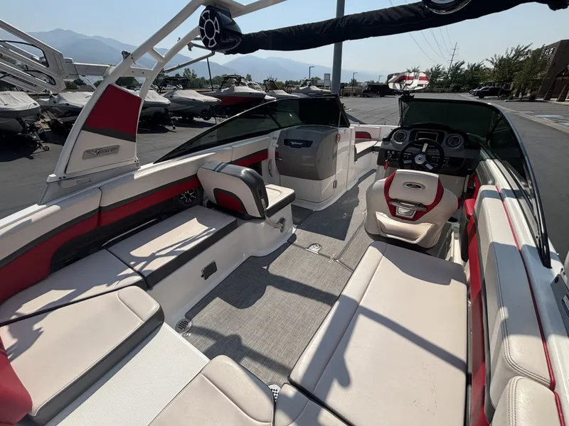 Slide: The Image of Chaparral 243VRX 2018 - 8