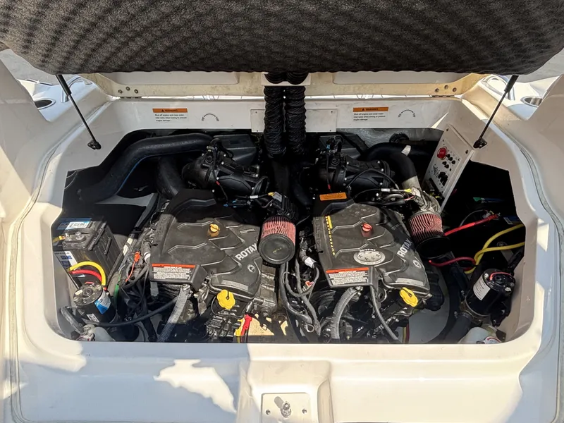 Slide: The Image of Chaparral 243VRX 2018 - 13