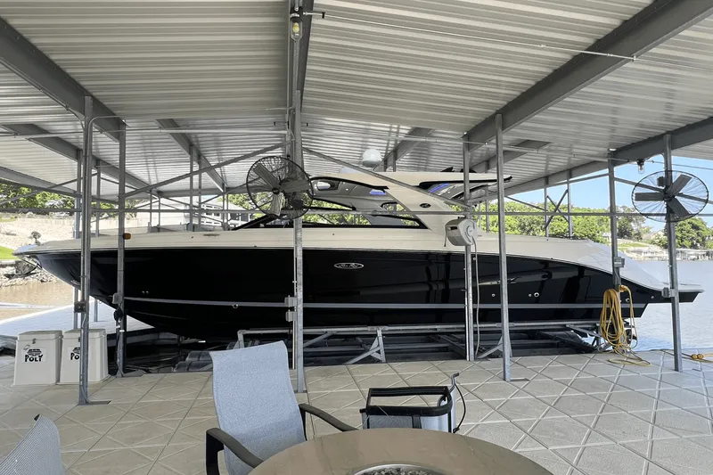 Slide: The Image of Sea Ray SLX 400 2021 - 1