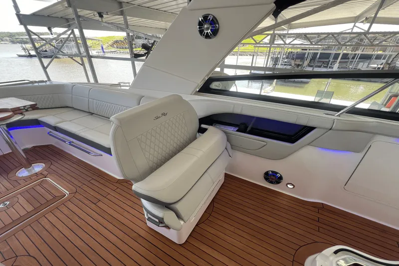 Slide: The Image of Sea Ray SLX 400 2021 - 10