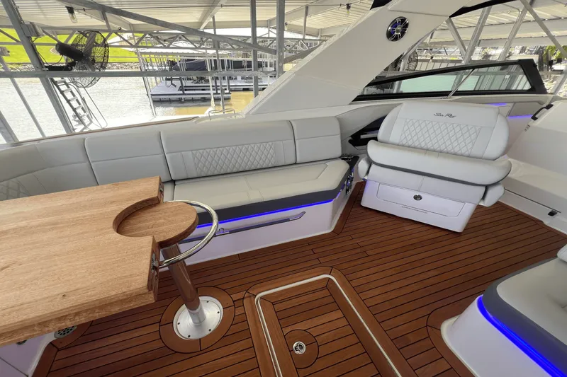 Slide: The Image of Sea Ray SLX 400 2021 - 11