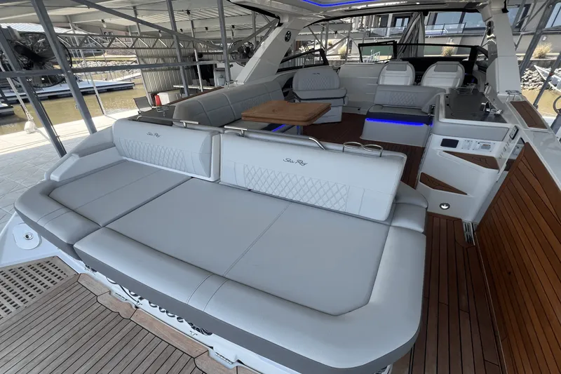 Slide: The Image of Sea Ray SLX 400 2021 - 12