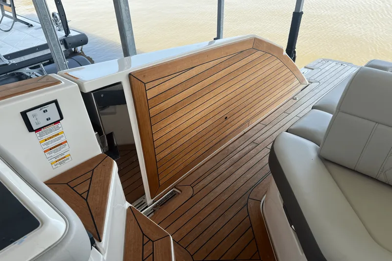 Slide: The Image of Sea Ray SLX 400 2021 - 13