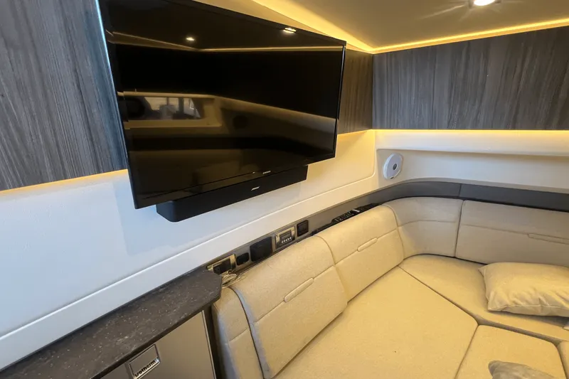 Slide: The Image of Sea Ray SLX 400 2021 - 16