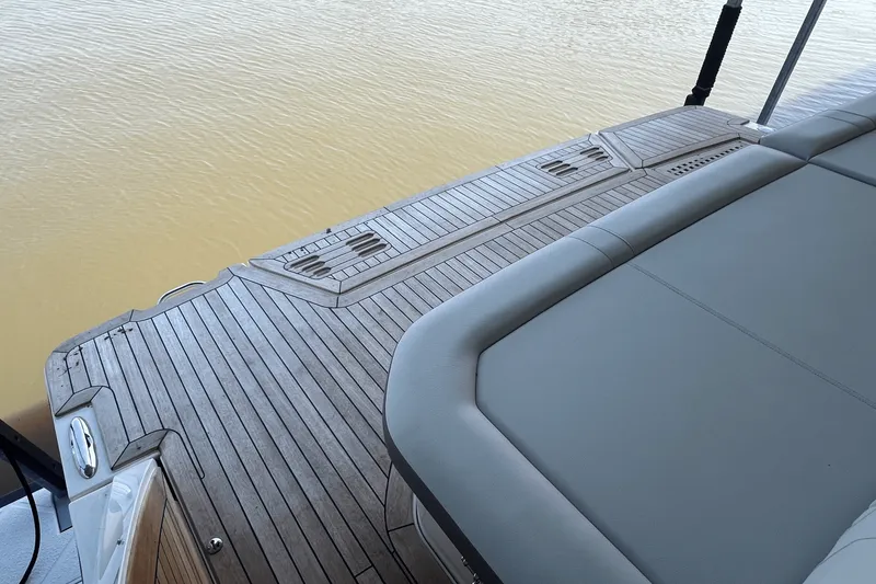 Slide: The Image of Sea Ray SLX 400 2021 - 20