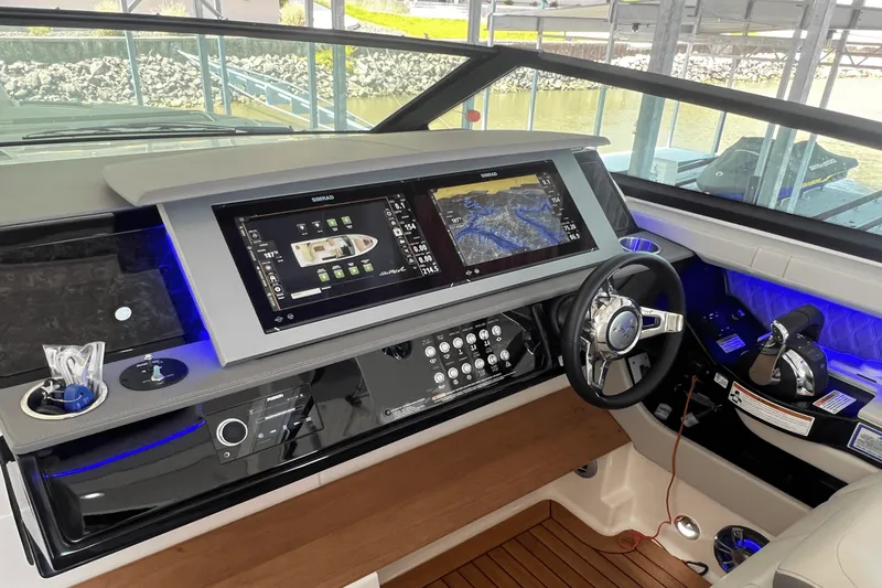 Slide: The Image of Sea Ray SLX 400 2021 - 4