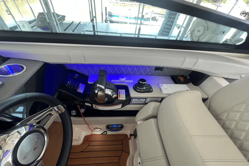 Slide: The Image of Sea Ray SLX 400 2021 - 5