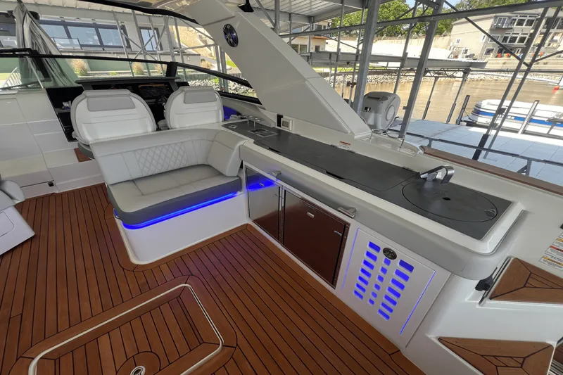 Slide: The Image of Sea Ray SLX 400 2021 - 7