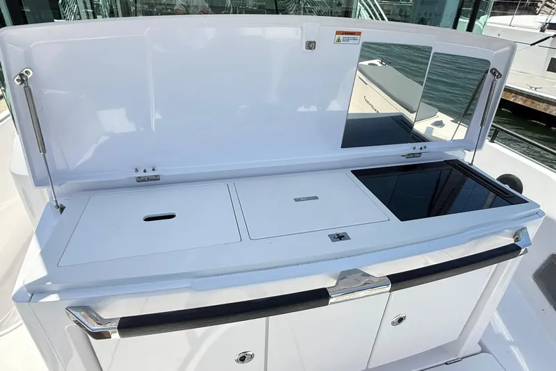 Slide: The Image of Axopar 37 XC Cross Cabin 2022 - 9