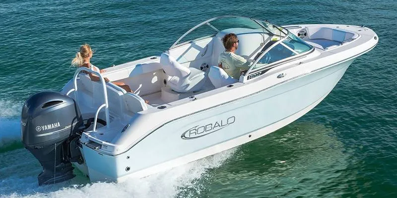 The Image of Robalo Dual Console R207 2026 - 0
