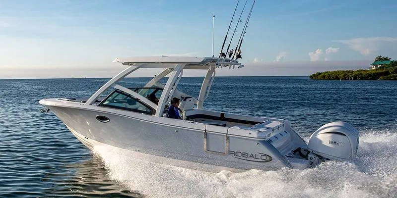 The Image of Robalo Dual Console R277 2026 - 0