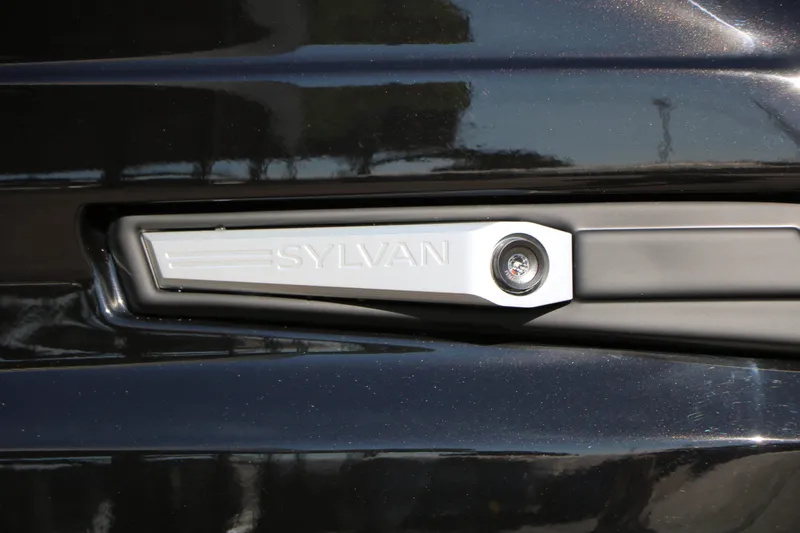 Slide: The Image of Sylvan L3 DLZ Bar Platinum Edition Tri-Toon 2026 - 10