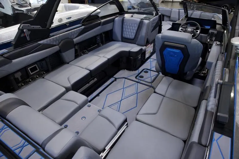 Slide: The Image of Malibu M230 2025 - 17