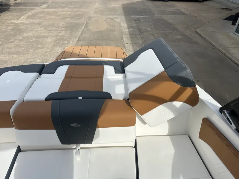 Slide: The Image of Chaparral 21 SSi 2026 - 9