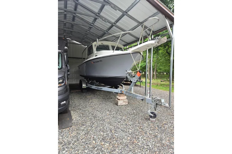 Slide: The Image of Parker Marine 2120 Sport Cabin 2022 - 7