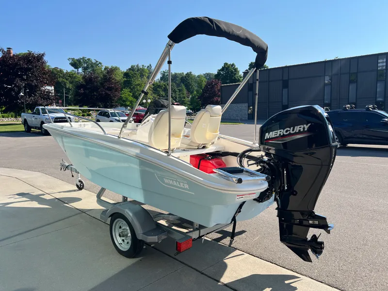 Slide: The Image of Boston Whaler Super Sport 2024 - 5